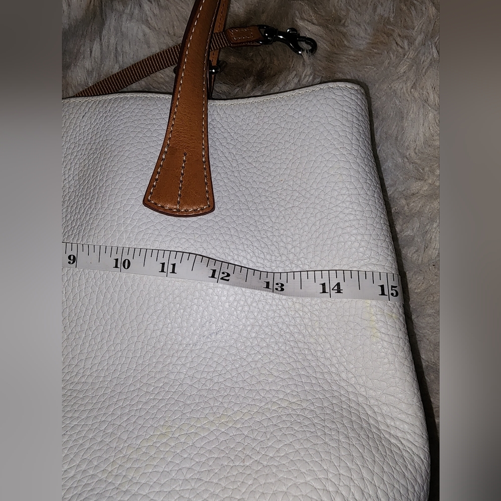 Elegant White and Tan Leather Dooney Bourke Gorgous Tote Bag - Picture 4 of 16